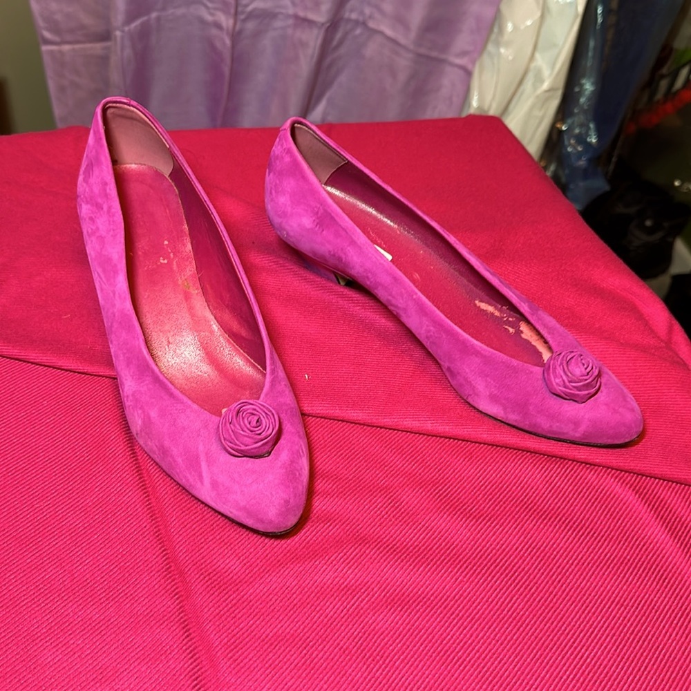 Bandolino 2” pink suede heel. Made in Italy.